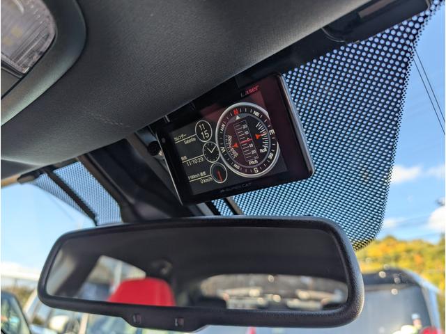 シビック タイプＲ　無限カーボンステアリング　無限ブルーミラー　Ｇｒｇｏセキュリティーシステム　モレルピラーツイーター　スーパーキャットレーダー　前後ドラレコ　無限フロアマット　ナビフルセグＴＶＢカメラ　Ｃセンサー禁煙車（6枚目）