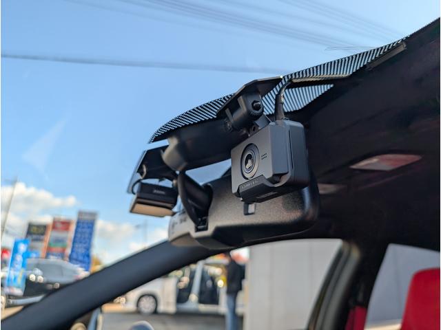 シビック タイプＲ　無限カーボンステアリング　無限ブルーミラー　Ｇｒｇｏセキュリティーシステム　モレルピラーツイーター　スーパーキャットレーダー　前後ドラレコ　無限フロアマット　ナビフルセグＴＶＢカメラ　Ｃセンサー禁煙車（7枚目）