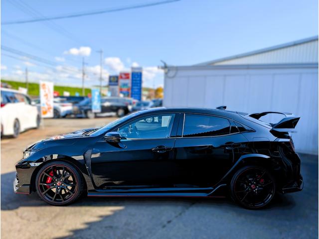 シビック タイプＲ　無限カーボンステアリング　無限ブルーミラー　Ｇｒｇｏセキュリティーシステム　モレルピラーツイーター　スーパーキャットレーダー　前後ドラレコ　無限フロアマット　ナビフルセグＴＶＢカメラ　Ｃセンサー禁煙車（25枚目）