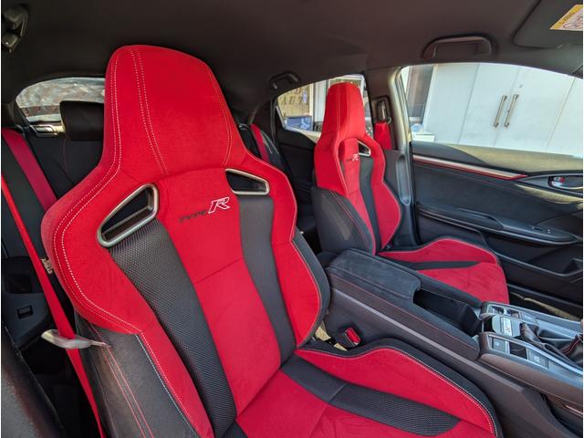 シビック タイプＲ　無限カーボンステアリング　無限ブルーミラー　Ｇｒｇｏセキュリティーシステム　モレルピラーツイーター　スーパーキャットレーダー　前後ドラレコ　無限フロアマット　ナビフルセグＴＶＢカメラ　Ｃセンサー禁煙車（27枚目）