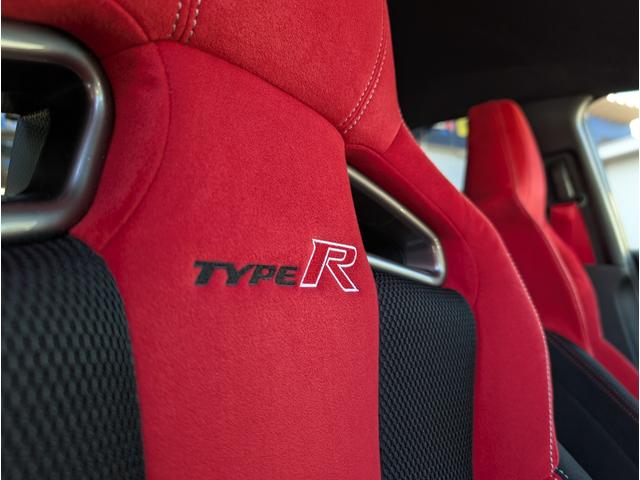 シビック タイプＲ　無限カーボンステアリング　無限ブルーミラー　Ｇｒｇｏセキュリティーシステム　モレルピラーツイーター　スーパーキャットレーダー　前後ドラレコ　無限フロアマット　ナビフルセグＴＶＢカメラ　Ｃセンサー禁煙車（28枚目）