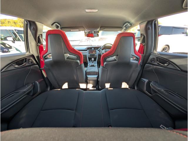 シビック タイプＲ　無限カーボンステアリング　無限ブルーミラー　Ｇｒｇｏセキュリティーシステム　モレルピラーツイーター　スーパーキャットレーダー　前後ドラレコ　無限フロアマット　ナビフルセグＴＶＢカメラ　Ｃセンサー禁煙車（34枚目）