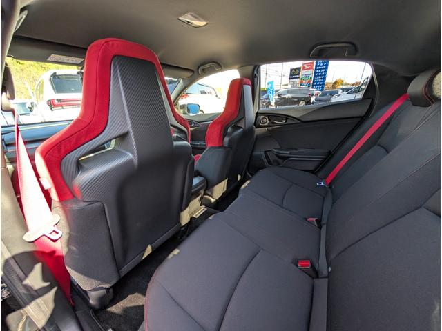 シビック タイプＲ　無限カーボンステアリング　無限ブルーミラー　Ｇｒｇｏセキュリティーシステム　モレルピラーツイーター　スーパーキャットレーダー　前後ドラレコ　無限フロアマット　ナビフルセグＴＶＢカメラ　Ｃセンサー禁煙車（35枚目）