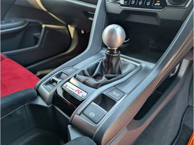 シビック タイプＲ　無限カーボンステアリング　無限ブルーミラー　Ｇｒｇｏセキュリティーシステム　モレルピラーツイーター　スーパーキャットレーダー　前後ドラレコ　無限フロアマット　ナビフルセグＴＶＢカメラ　Ｃセンサー禁煙車（41枚目）