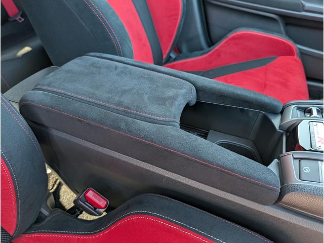 シビック タイプＲ　無限カーボンステアリング　無限ブルーミラー　Ｇｒｇｏセキュリティーシステム　モレルピラーツイーター　スーパーキャットレーダー　前後ドラレコ　無限フロアマット　ナビフルセグＴＶＢカメラ　Ｃセンサー禁煙車（42枚目）
