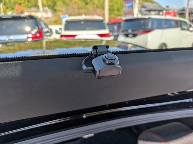 シビック タイプＲ　無限カーボンステアリング　無限ブルーミラー　Ｇｒｇｏセキュリティーシステム　モレルピラーツイーター　スーパーキャットレーダー　前後ドラレコ　無限フロアマット　ナビフルセグＴＶＢカメラ　Ｃセンサー禁煙車（44枚目）