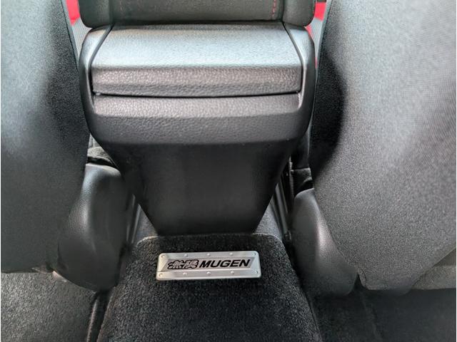 シビック タイプＲ　無限カーボンステアリング　無限ブルーミラー　Ｇｒｇｏセキュリティーシステム　モレルピラーツイーター　スーパーキャットレーダー　前後ドラレコ　無限フロアマット　ナビフルセグＴＶＢカメラ　Ｃセンサー禁煙車（45枚目）