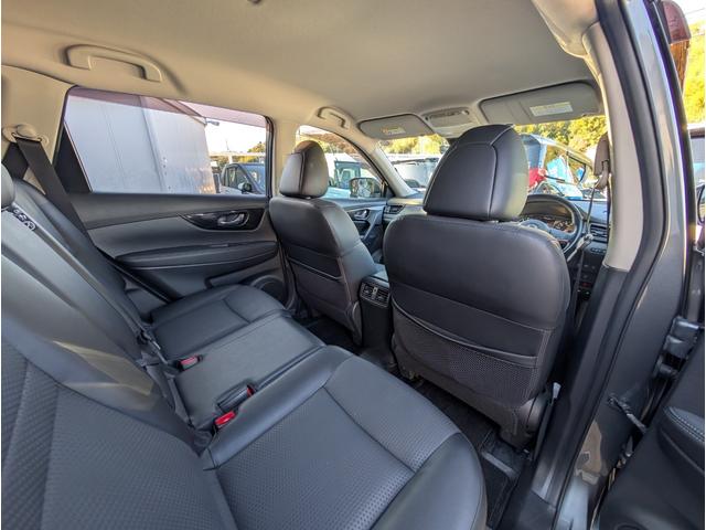 エクストレイル ２０Ｘ　電動パワーゲート　ナビフルセグＴＶバックカメラブルートゥース　ドライブレコーダー　ブラックレザーシート　コーナーセンサー　アイドリングＳＴＯＰ　１オーナー　禁煙車（25枚目）