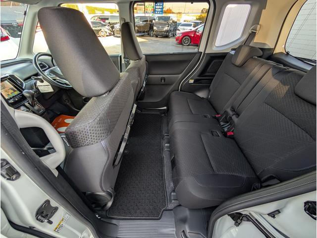 ソリオバンディット ハイブリッドＭＶ　新品タイヤ　大型ナビ　全方位カメラ　フルセグＴＶ　両側パワースライドドア　衝突軽減ブレーキサポート　シートヒーター　コーナーセンサー　アイドリングＳＴＯＰ　２列目開閉テーブル　ＥＴＣ　クルコン（33枚目）