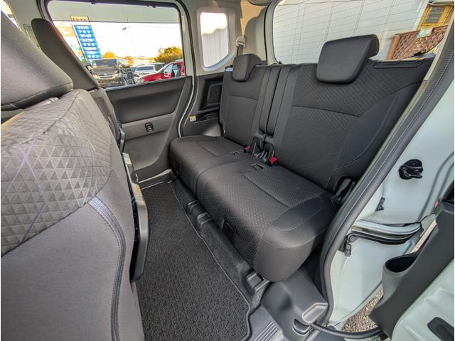 ソリオバンディット ハイブリッドＭＶ　新品タイヤ　大型ナビ　全方位カメラ　フルセグＴＶ　両側パワースライドドア　衝突軽減ブレーキサポート　シートヒーター　コーナーセンサー　アイドリングＳＴＯＰ　２列目開閉テーブル　ＥＴＣ　クルコン（34枚目）