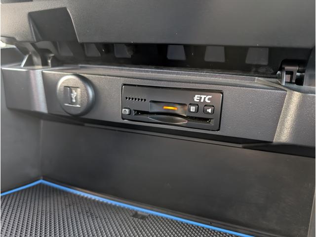 ソリオバンディット ハイブリッドＭＶ　新品タイヤ　大型ナビ　全方位カメラ　フルセグＴＶ　両側パワースライドドア　衝突軽減ブレーキサポート　シートヒーター　コーナーセンサー　アイドリングＳＴＯＰ　２列目開閉テーブル　ＥＴＣ　クルコン（37枚目）