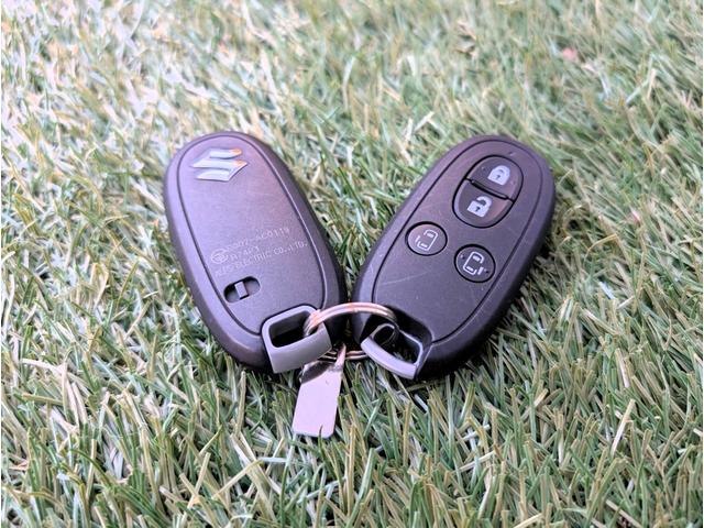 ソリオバンディット ハイブリッドＭＶ　新品タイヤ　大型ナビ　全方位カメラ　フルセグＴＶ　両側パワースライドドア　衝突軽減ブレーキサポート　シートヒーター　コーナーセンサー　アイドリングＳＴＯＰ　２列目開閉テーブル　ＥＴＣ　クルコン（40枚目）