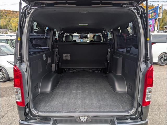 ハイエースバン スーパーＧＬ　ダークプライムＩＩ　フリップダウン　大型ナビ　デイトナホイール　新品ジオランダーホワイトレター　全方位モニター　両側パワースライド　デジタルミラー　リヤフィルム施工　衝突軽減ブレーキ　ハーフレザーシート　純正ホイール（22枚目）