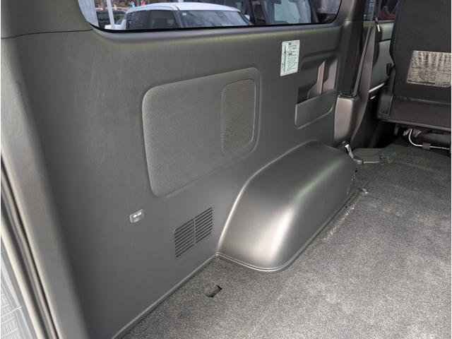 ハイエースバン スーパーＧＬ　ダークプライムＩＩ　フリップダウン　大型ナビ　デイトナホイール　新品ジオランダーホワイトレター　全方位モニター　両側パワースライド　デジタルミラー　リヤフィルム施工　衝突軽減ブレーキ　ハーフレザーシート　純正ホイール（23枚目）