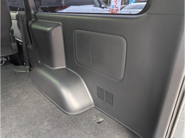 ハイエースバン スーパーＧＬ　ダークプライムＩＩ　フリップダウン　大型ナビ　デイトナホイール　新品ジオランダーホワイトレター　全方位モニター　両側パワースライド　デジタルミラー　リヤフィルム施工　衝突軽減ブレーキ　ハーフレザーシート　純正ホイール（25枚目）