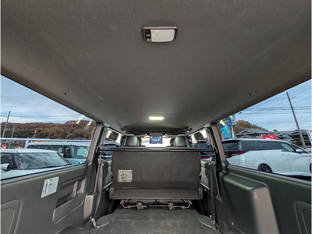 ハイエースバン スーパーＧＬ　ダークプライムＩＩ　フリップダウン　大型ナビ　デイトナホイール　新品ジオランダーホワイトレター　全方位モニター　両側パワースライド　デジタルミラー　リヤフィルム施工　衝突軽減ブレーキ　ハーフレザーシート　純正ホイール（26枚目）