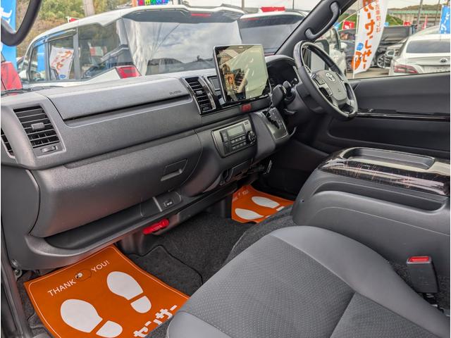 ハイエースバン スーパーＧＬ　ダークプライムＩＩ　フリップダウン　大型ナビ　デイトナホイール　新品ジオランダーホワイトレター　全方位モニター　両側パワースライド　デジタルミラー　リヤフィルム施工　衝突軽減ブレーキ　ハーフレザーシート　純正ホイール（33枚目）