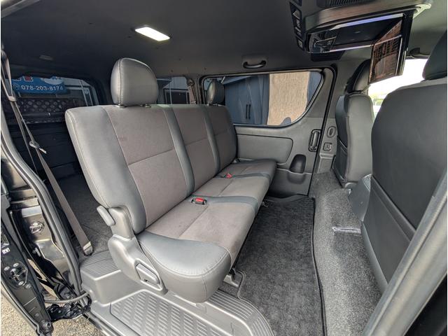 ハイエースバン スーパーＧＬ　ダークプライムＩＩ　フリップダウン　大型ナビ　デイトナホイール　新品ジオランダーホワイトレター　全方位モニター　両側パワースライド　デジタルミラー　リヤフィルム施工　衝突軽減ブレーキ　ハーフレザーシート　純正ホイール（35枚目）