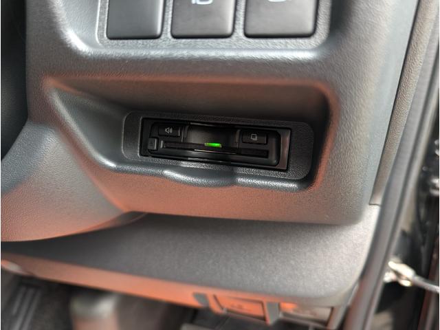 ハイエースバン スーパーＧＬ　ダークプライムＩＩ　フリップダウン　大型ナビ　デイトナホイール　新品ジオランダーホワイトレター　全方位モニター　両側パワースライド　デジタルミラー　リヤフィルム施工　衝突軽減ブレーキ　ハーフレザーシート　純正ホイール（40枚目）