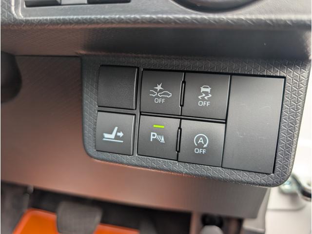 タント カスタムＸ　２トーンカラー　大型ナビ　衝突軽減ブレーキサポート　サイドガーニッシュ　ブラインドスポットモニター　タイマー付き両側パワースライドドア　フルセグＴＶバックカメラブルートゥース　運転席ロングレール　禁煙（6枚目）