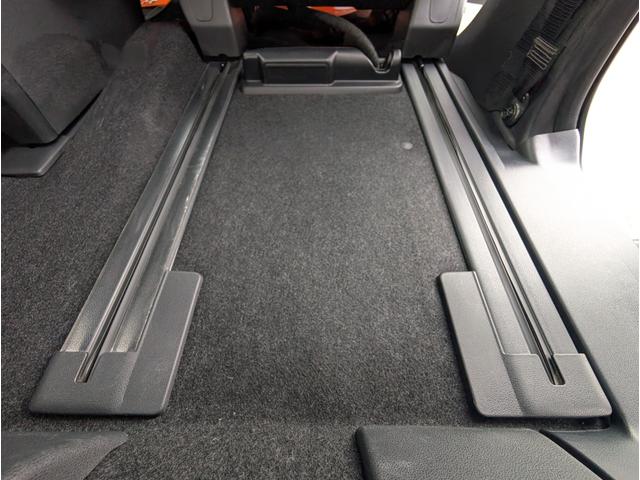 タント カスタムＸ　２トーンカラー　大型ナビ　衝突軽減ブレーキサポート　サイドガーニッシュ　ブラインドスポットモニター　タイマー付き両側パワースライドドア　フルセグＴＶバックカメラブルートゥース　運転席ロングレール　禁煙（7枚目）