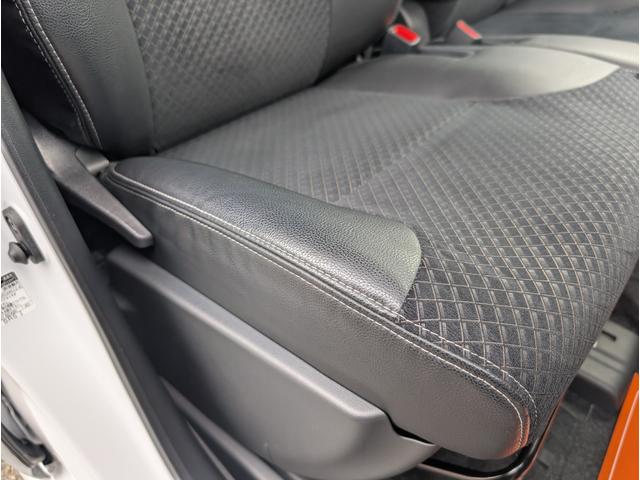 タント カスタムＸ　２トーンカラー　大型ナビ　衝突軽減ブレーキサポート　サイドガーニッシュ　ブラインドスポットモニター　タイマー付き両側パワースライドドア　フルセグＴＶバックカメラブルートゥース　運転席ロングレール　禁煙（10枚目）