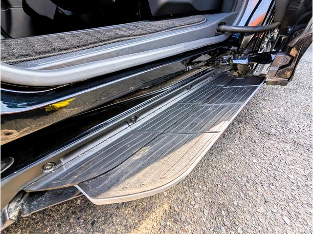 ヴォクシー ハイブリッドS-Z フリップダウン モデリスタエアロ デジタルインナーミラー リヤ電動パワーゲート ユニバーサルステップ 両側パワースライド 大型ビフルセグTVバックカメラBT TVキャンセラー 両席シートヒーター禁煙車(6枚目)