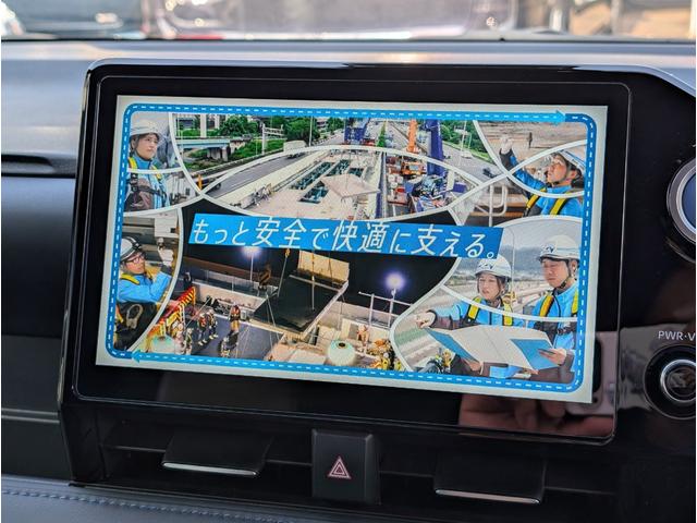 ヴォクシー ハイブリッドS-Z フリップダウン モデリスタエアロ デジタルインナーミラー リヤ電動パワーゲート ユニバーサルステップ 両側パワースライド 大型ビフルセグTVバックカメラBT TVキャンセラー 両席シートヒーター禁煙車(8枚目)