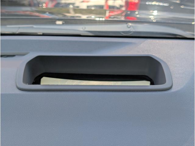 ヴォクシー ハイブリッドS-Z フリップダウン モデリスタエアロ デジタルインナーミラー リヤ電動パワーゲート ユニバーサルステップ 両側パワースライド 大型ビフルセグTVバックカメラBT TVキャンセラー 両席シートヒーター禁煙車(10枚目)