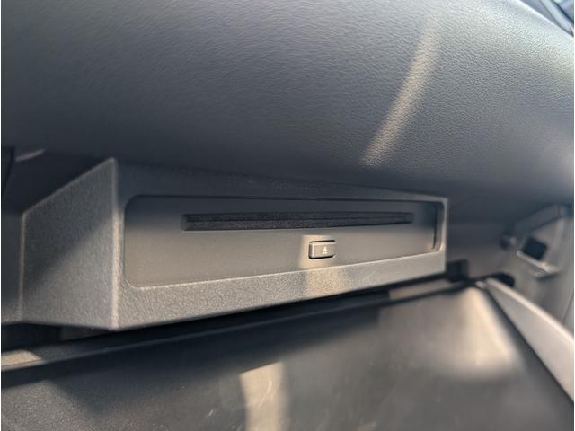 ヴォクシー ハイブリッドS-Z フリップダウン モデリスタエアロ デジタルインナーミラー リヤ電動パワーゲート ユニバーサルステップ 両側パワースライド 大型ビフルセグTVバックカメラBT TVキャンセラー 両席シートヒーター禁煙車(18枚目)