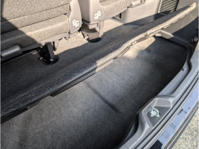 ヴォクシー ハイブリッドS-Z フリップダウン モデリスタエアロ デジタルインナーミラー リヤ電動パワーゲート ユニバーサルステップ 両側パワースライド 大型ビフルセグTVバックカメラBT TVキャンセラー 両席シートヒーター禁煙車(30枚目)