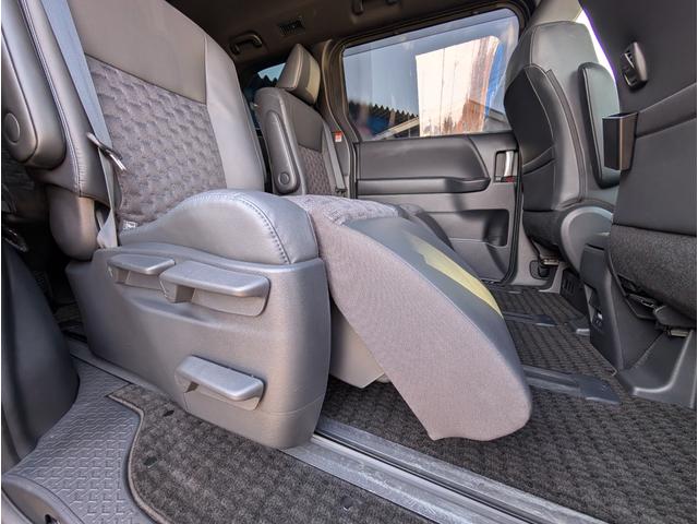 ヴォクシー ハイブリッドS-Z フリップダウン モデリスタエアロ デジタルインナーミラー リヤ電動パワーゲート ユニバーサルステップ 両側パワースライド 大型ビフルセグTVバックカメラBT TVキャンセラー 両席シートヒーター禁煙車(39枚目)