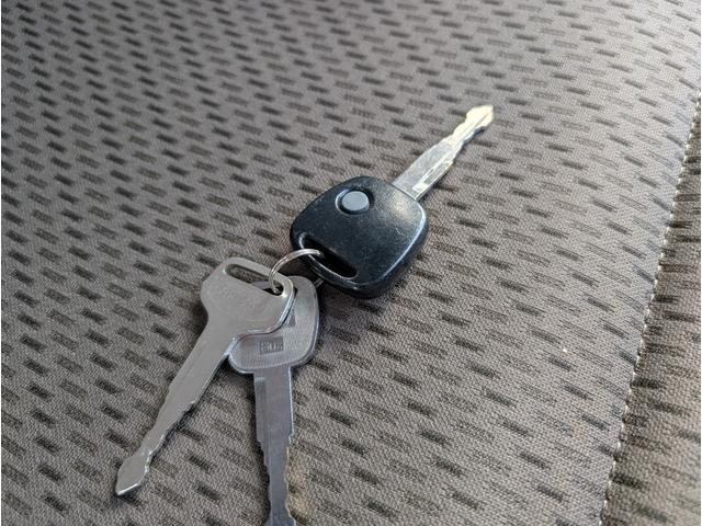 ＮＶ１００クリッパーバン ＤＸ　ＧＬパッケージ　ハイルーフ　キーレス　パワーウィンドウ　ルーフキャリア　両側スライドドア　天井ＢＯＸ　２列目シート畳み込み　ＥＴＣ　スペアキー（4枚目）