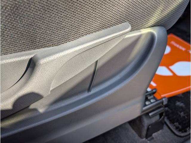 タンク カスタムG S 2トーンカラー ナビTVブルートゥース 両側パワースライドドア 衝突軽減ブレーキサポート LEDヘッドライト アイドリングSTOP スマートキー クルコン 禁煙車 アイソフィックス フォグランプ(32枚目)