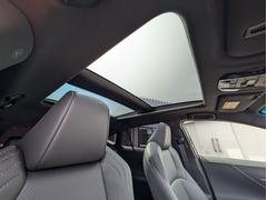 調光パノラマルーフ装備で見た目も良く車内の高級感もございます！！高級車必須装備！！ 3