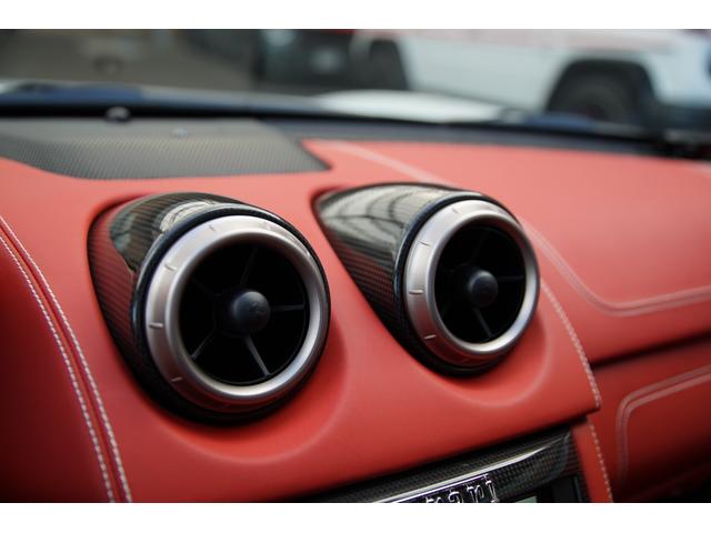 カリフォルニア30 ベースグレード Giappone 国内10台限定 ビアンコイタリアオパコ ベタ付き除去済 スーパーレーシングシート カーボンドライビングゾーン アウターハンドルカーボン フューエルカバーカーボン E/Gルームカーボン(20枚目)