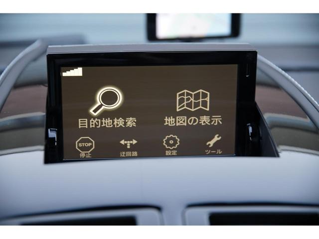 クーペ　ディーラー車　左ハンドル　純正ナビ　ＣＤ／ＡＵＸ／ＵＳＢ　バックカメラ　フロント・リアＰセンサー　シートヒーター　パワーシートメモリ　アルカンターラルーフライニング　パドルシフト(19枚目)