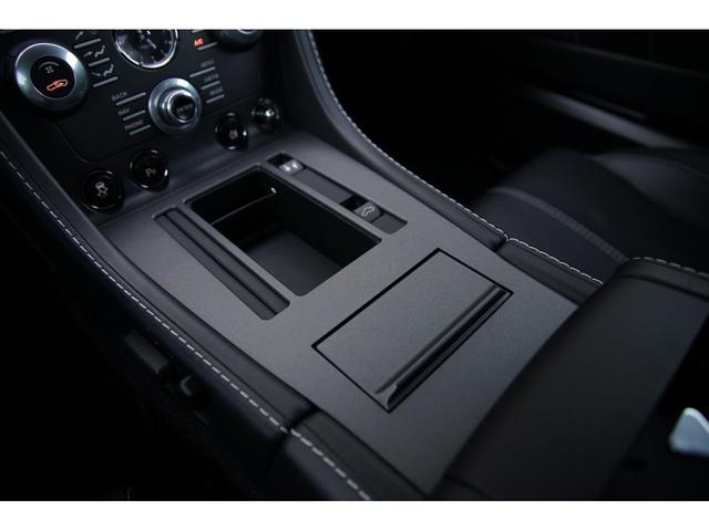 Ｖ８ヴァンテージ クーペ　ディーラー車　左ハンドル　純正ナビ　ＣＤ／ＡＵＸ／ＵＳＢ　バックカメラ　フロント・リアＰセンサー　シートヒーター　パワーシートメモリ　アルカンターラルーフライニング　パドルシフト（22枚目）