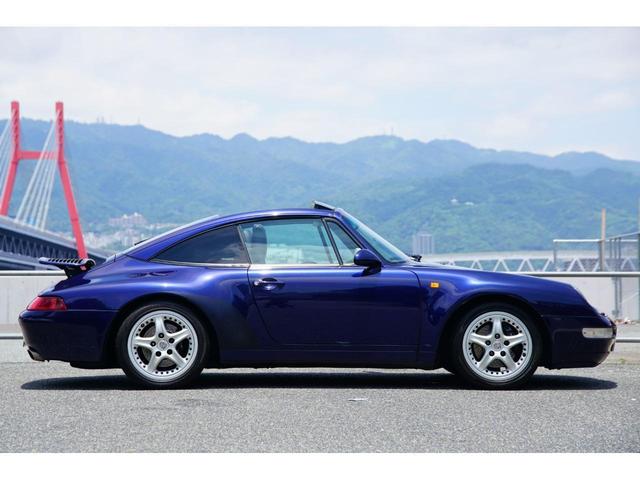 ９１１カレラ　タルガ　ディーラー車　純正ＣＤチェンジャー　ガラスサンルーフ　リアワイパー　本革シート　本革巻きステアリング　オートエアコン　ＡＢＳ　　リアスポイラー　純正１７インチＡＷ　　社外ナビ（ゴリラ）(5枚目)