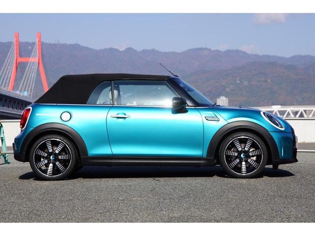 ＭＩＮＩ クーパーＳ　コンバーチブル　シーサイド・エディション　限定車　新車保証継承　純正ナビ・ＵＳＢ／Ｂｌｕｅｔｏｏｔｈ／ＡｐｐｌｅＣａｒＰｌａｙ　アクティブクルーズコントロール　バックカメラ　インテリジェントセーフティ　ワイヤレスチャージング　禁煙車（6枚目）