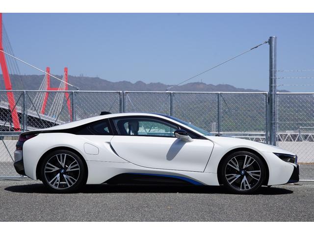 ｉ８ ベースグレード　左ハンドル　純正ナビ／ＵＳＢ／Ｂｌｕｅｔｏｏｔｈ　インテリジェントセーフティ　　禁煙車　フロアマット　バックカメラ　前席パワーシート（5枚目）