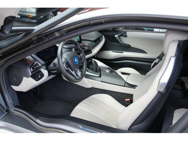 ｉ８ ベースグレード　左ハンドル　純正ナビ／ＵＳＢ／Ｂｌｕｅｔｏｏｔｈ　インテリジェントセーフティ　　禁煙車　フロアマット　バックカメラ　前席パワーシート（10枚目）