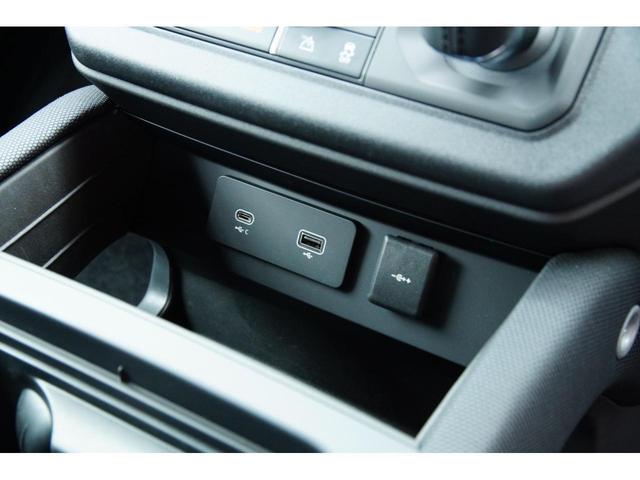 ディフェンダー １１０　７５ｔｈ　Ｌｉｍｉｔｅｄ　Ｅｄｉｔｉｏｎ　法人ワンオーナー　純正ナビ／Ｂｌｕｅｔｏｏｔｈ／ＡｐｐｌｅＣａｒＰｌａｙ／ＡｎｄｒｏｉｄＡｕｔｏ　ファブリックルーフ　置くだけ充電　ＭＥＲＩＤＩＡＮサウンドシステム　前後シートヒーター（21枚目）