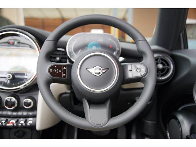 ＭＩＮＩ クーパー　コンバーチブル　法人ワンオーナー　ミニユアーズソフトトップ　シートヒーター　デイライト　イテリジェントセーフティ（衝突警告歩ブレーキ／歩行者警告ブレーキ／車線逸脱警告）アンビエントライト　クラシックトリム（15枚目）