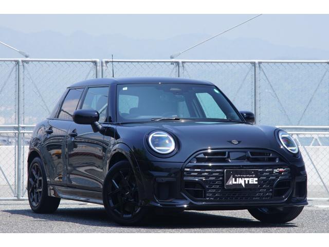 ＭＩＮＩ クーパーＳ　ジョン・クーパー・ワークス・トリム　法人１オーナーＪＣＷトリム　Ｍパッケージ　置くだけ充電　禁煙車　アダプティブクルーズコントロール　正面衝突警告　車線変更警告　車線逸脱警告　降車警告　ハーマンカードンサウンドシステム　インテリアカメラ（4枚目）