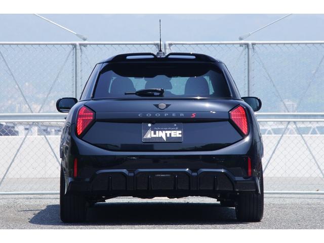 ＭＩＮＩ クーパーＳ　ジョン・クーパー・ワークス・トリム　法人１オーナーＪＣＷトリム　Ｍパッケージ　置くだけ充電　禁煙車　アダプティブクルーズコントロール　正面衝突警告　車線変更警告　車線逸脱警告　降車警告　ハーマンカードンサウンドシステム　インテリアカメラ（7枚目）