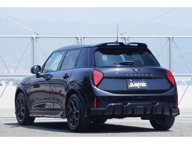 ＭＩＮＩ クーパーＳ　ジョン・クーパー・ワークス・トリム　法人１オーナーＪＣＷトリム　Ｍパッケージ　置くだけ充電　禁煙車　アダプティブクルーズコントロール　正面衝突警告　車線変更警告　車線逸脱警告　降車警告　ハーマンカードンサウンドシステム　インテリアカメラ（8枚目）