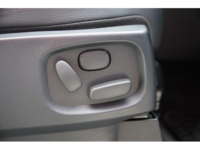 ディスカバリー SE ユーザー様買取車 ブラックデザインパック サンルーフ エアサス ラバーマット 前後シートヒーター 純正19インチAW クルーズコントロール メリディアンサウンドシステム プライバシーガラス(12枚目)