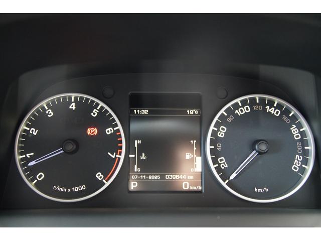 ディスカバリー SE ユーザー様買取車 ブラックデザインパック サンルーフ エアサス ラバーマット 前後シートヒーター 純正19インチAW クルーズコントロール メリディアンサウンドシステム プライバシーガラス(17枚目)