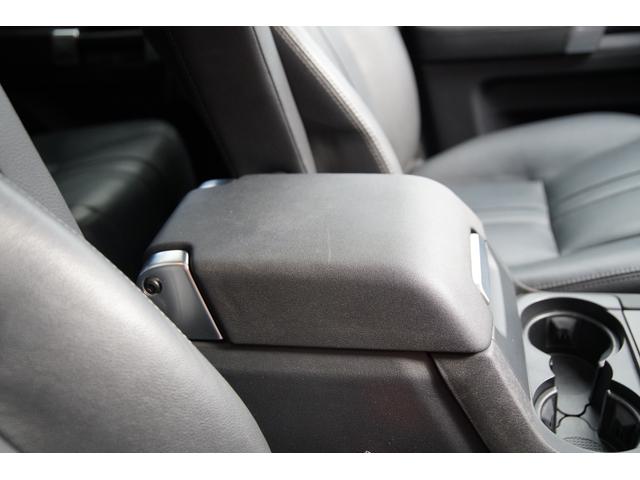 ディスカバリー SE ユーザー様買取車 ブラックデザインパック サンルーフ エアサス ラバーマット 前後シートヒーター 純正19インチAW クルーズコントロール メリディアンサウンドシステム プライバシーガラス(24枚目)